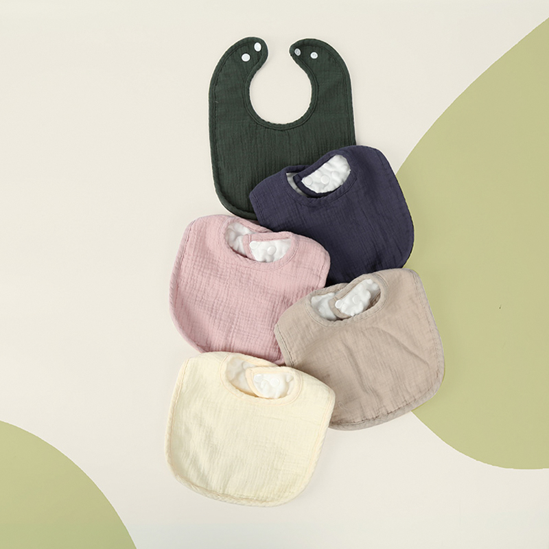 U-shaped Dot Velvet Bib（Matching Color Edging）